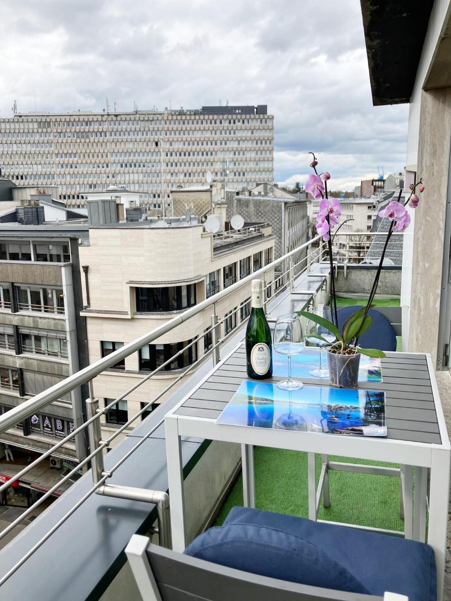 Apartamento Unique Penthouse Terrasse Privative 1-4 Personnes A Cote De Louis Vuitton